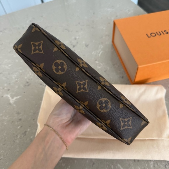 Louis Vuitton Pochette Accessoires Monogram Canvas Shoulderbag Handbag - Picture 8 of 11